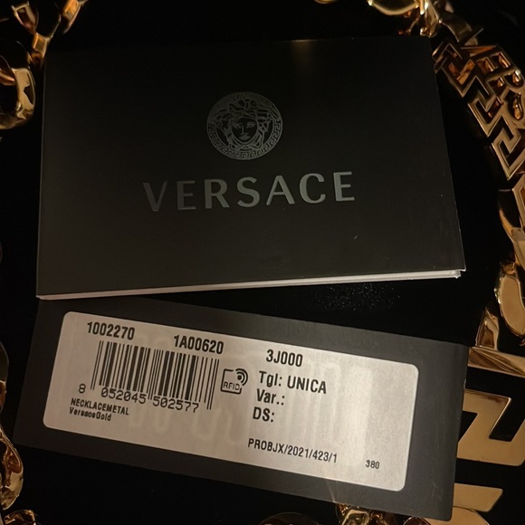 (SALE 🚨) Versace Greca Logo Necklace (Exclusive) - Picture 7 of 10